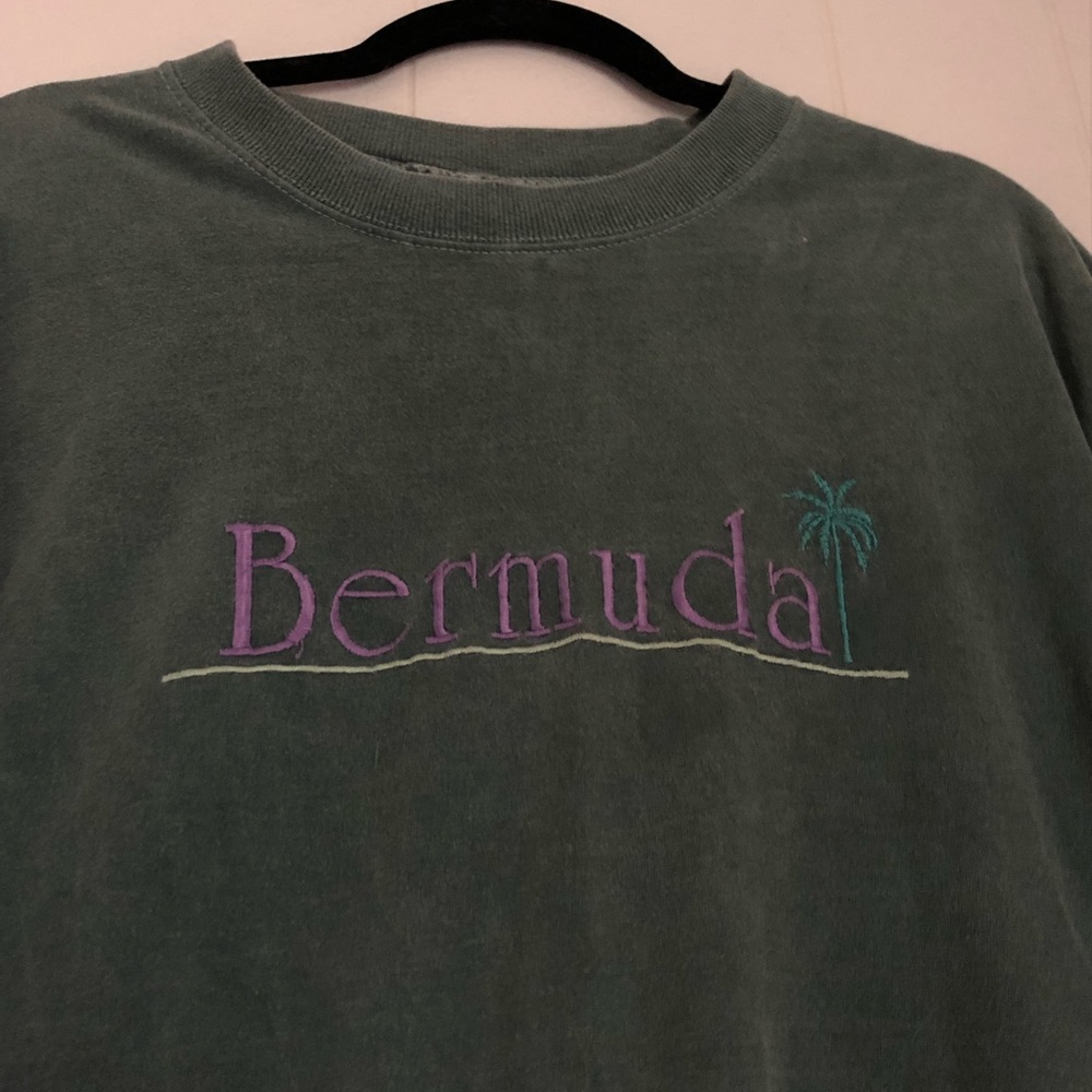 Embroidered Bermuda Rich Green Tee